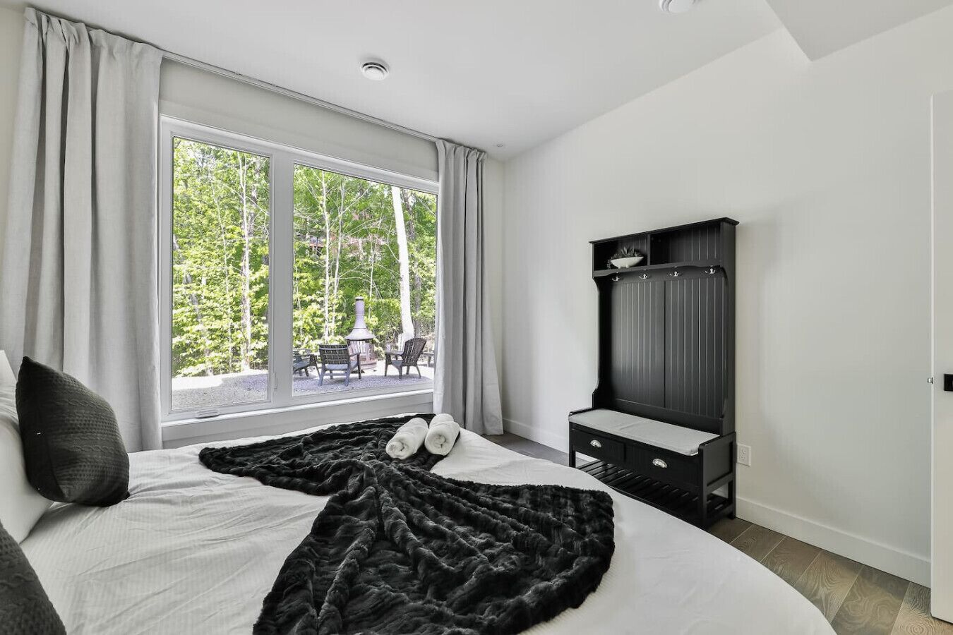 Travel cot, WiFi, bed sheets
