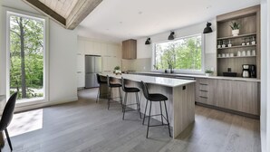 Coffee/tea maker, fridge, microwave, oven - Le Chill Shack - Golf, Ski, SPA (Mont-Blanc)