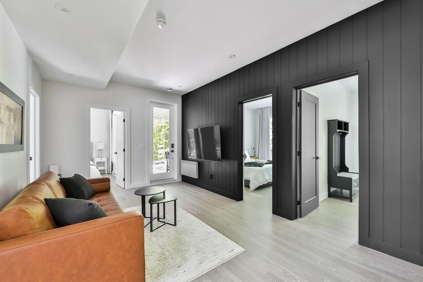 Travel crib, WiFi, bed sheets