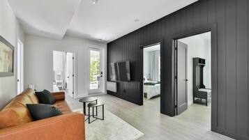 Travel crib, WiFi, bed sheets