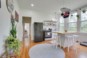 Fridge, microwave, stovetop, dishwasher