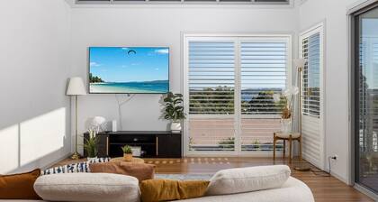The Family Tide – large family home, entertaining deck with views, swimming pool, air conditioning