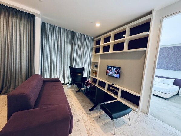 Superior Apartment, Non Smoking, City View | Living area