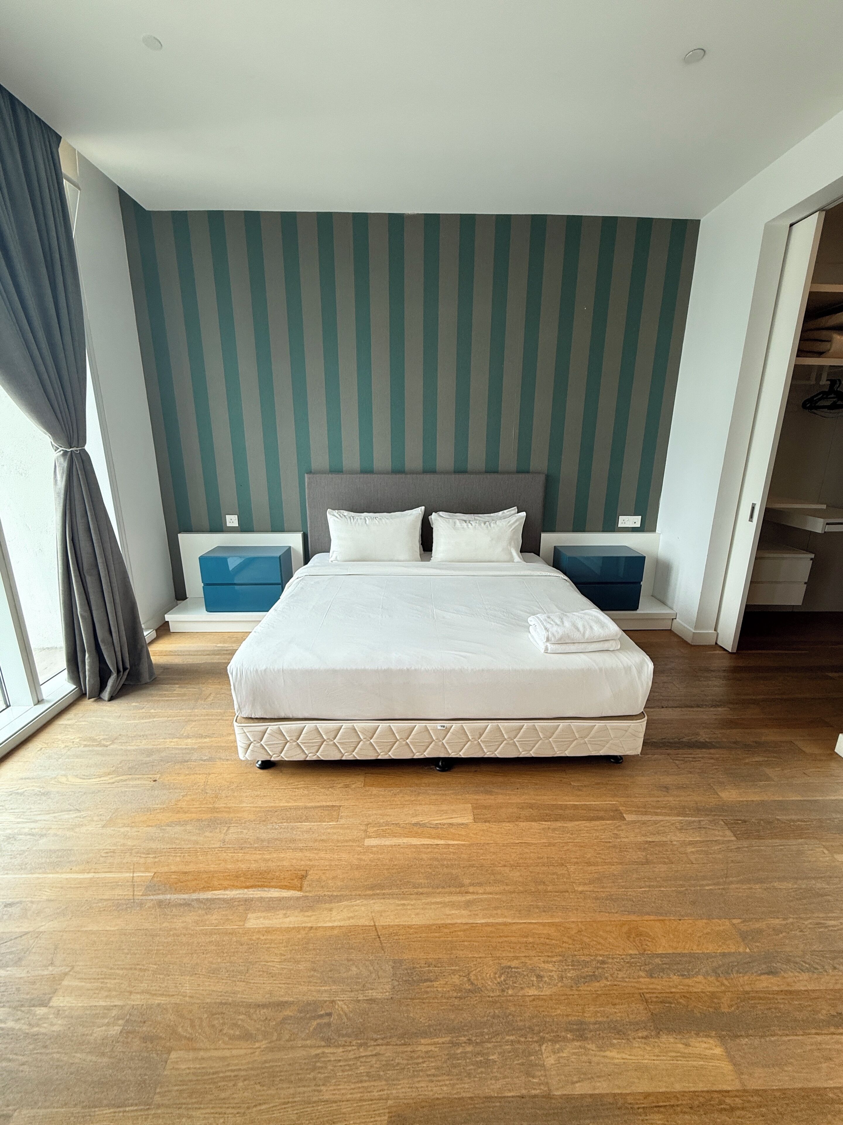 Departamento Deluxe, para no fumadores, vista a la ciudad | Cortinas blackout, tabla de planchar con plancha y wifi gratis 