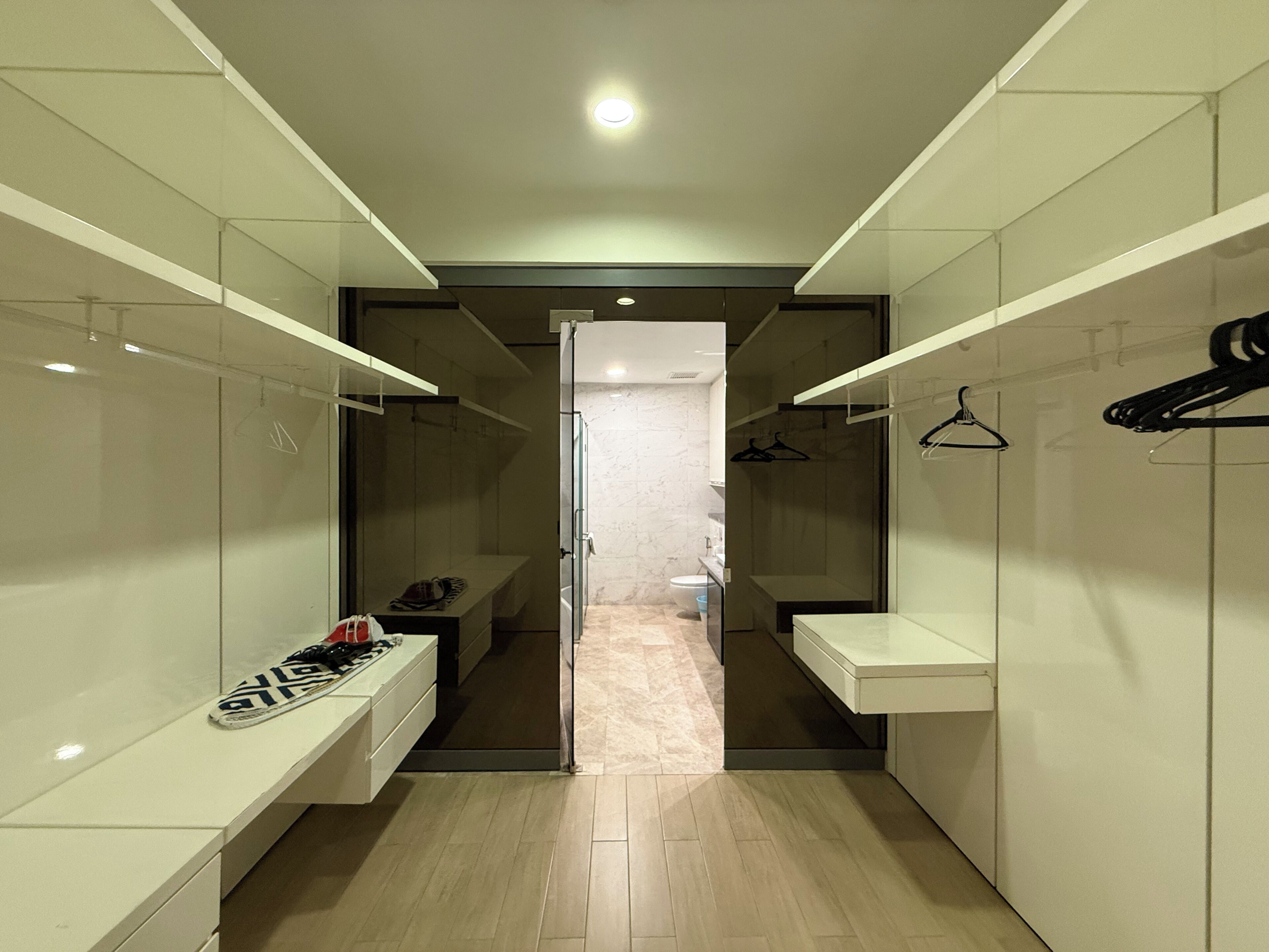 Apartemen Premium, 3 kamar tidur, Bebas Asap Rokok, pemandangan kota | Tirai kedap cahaya, setrika/meja setrika, Wi-Fi gratis, dan seprai linen