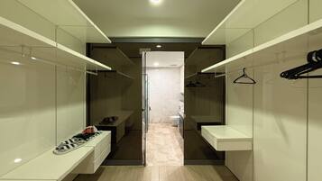 Apartemen Premium, 3 kamar tidur, Bebas Asap Rokok, pemandangan kota | Tirai kedap cahaya, setrika/meja setrika, Wi-Fi gratis, dan seprai linen
