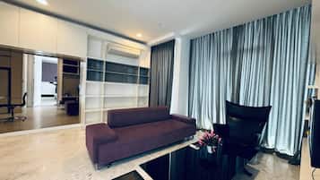Superior Apartment, Non Smoking, City View | Living area