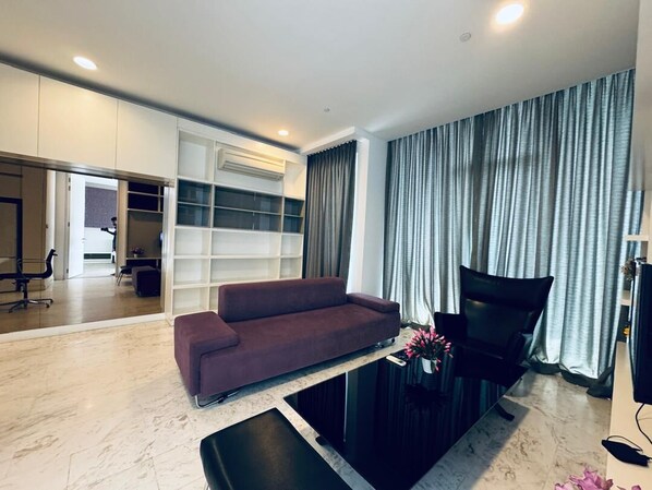 Superior Apartment, Non Smoking, City View | Living area