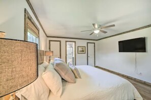 4 bedrooms, travel crib, free WiFi, bed sheets