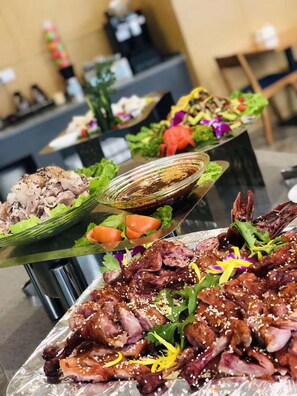 Free daily buffet breakfast - Huiyue Hotel  (Chengdu)