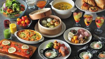 Daily buffet breakfast (JPY 4000 per person)