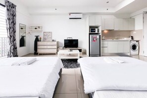 Deluxe Studio Suite | Iron/ironing board, free WiFi