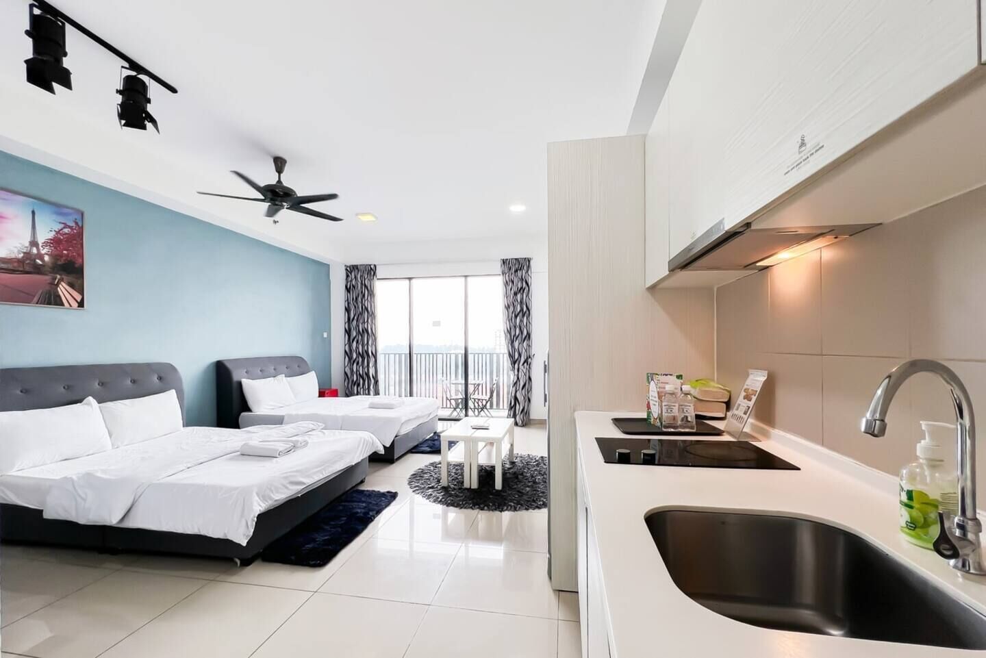 Deluxe Studio Suite, City View | Iron/ironing board, free WiFi