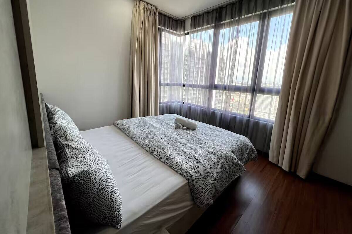Luxury Apartment, City View | Iron/ironing board, free WiFi