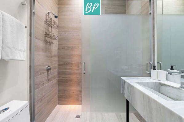 Shower, towels, shampoo