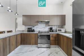 Fridge, microwave, oven, stovetop
