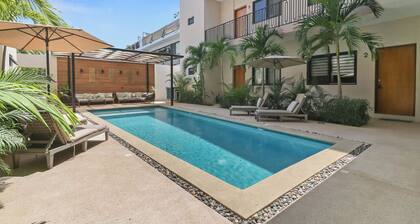 2BR Near Beach w Shared Pool & Beach Gear: Stanza 11