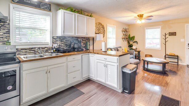 Private kitchen - 6 Mi to Percy E Quin State Park: McComb Home! (McComb)