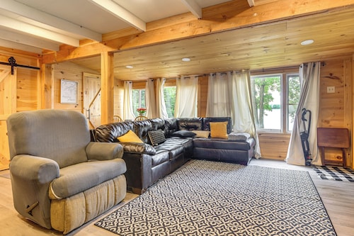 Glamping Getaway at Lake Carmi Cabin!