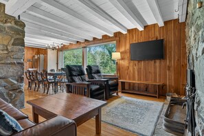 Fernseher, Kamin, Arbeitsbereiche