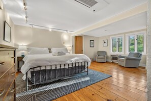 4 Schlafzimmer, Schreibtisch, Bügeleisen/Bügelbrett, Reisekinderbett