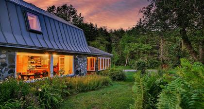 4 Br Sleeps 8 - Kayaks - Fire Pit - Dog Friendly