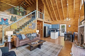 TV, fireplace - Sleeps 11 - Sauna - Hot Tub - Game Room - Fire Pit (Blue Ridge)