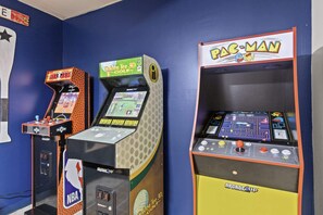 Game room - Sleeps 11 - Sauna - Hot Tub - Game Room - Fire Pit (Blue Ridge)