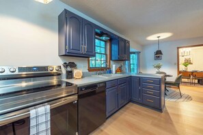 Frigorífic, microones, forn i placa de cuina 