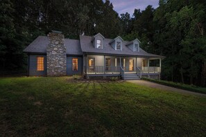 Exterior - 6 Br Sleeps 20 I Sauna•Theater•Putt Putt•Hot Tub (Asheville)