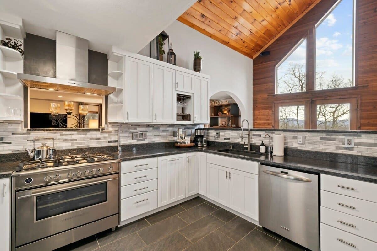 ثلاجة، ميكروويف، فرن، موقد طهي مسطح