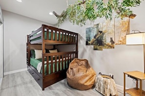 6 bedrooms, iron/ironing board, travel cot, WiFi