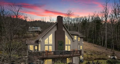 6 Br Sleeps 16 - Game Room - Hot Tub - Firepit