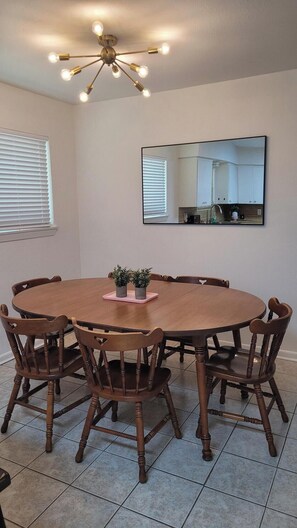 Dining - Mid City Modern, Good Vibes in BRLA (Baton Rouge)