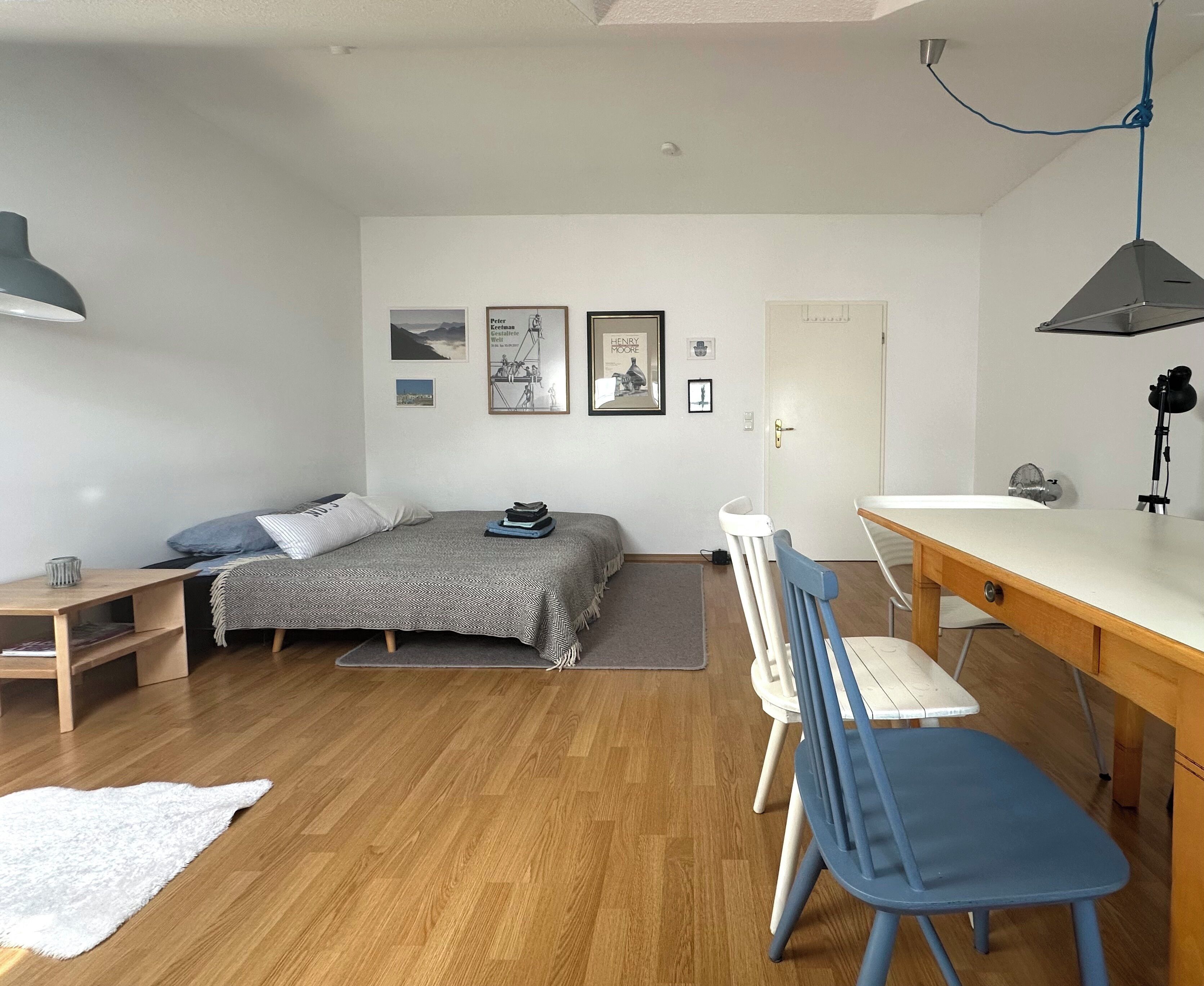 1 habitación, tabla de planchar con plancha, internet y ropa de cama 