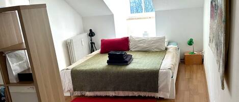 1 bedroom, iron/ironing board, internet, bed sheets