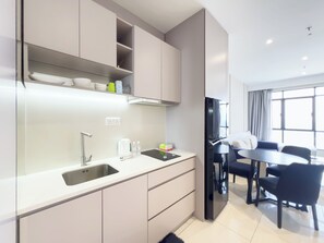 Luxury Apartment | Private kitchen | Microwave, cookware/dishes/utensils