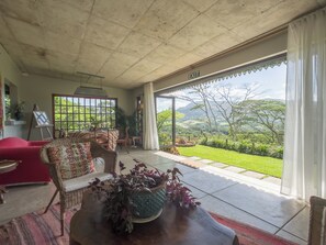 Tree Fern Cottage | 客廳