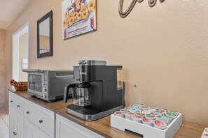 Interior - Albuquerque House w/ Gas Grill Near Uptown! (Albuquerque)
