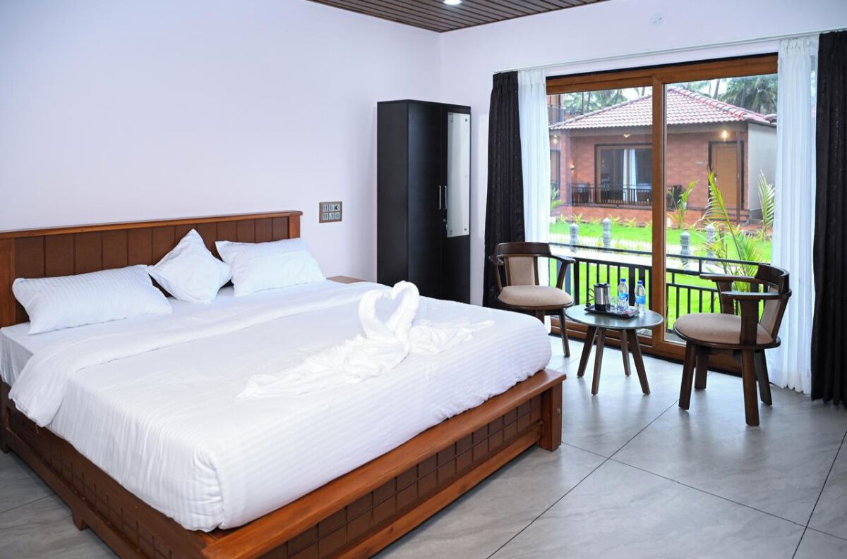 Desk, laptop workspace, free WiFi