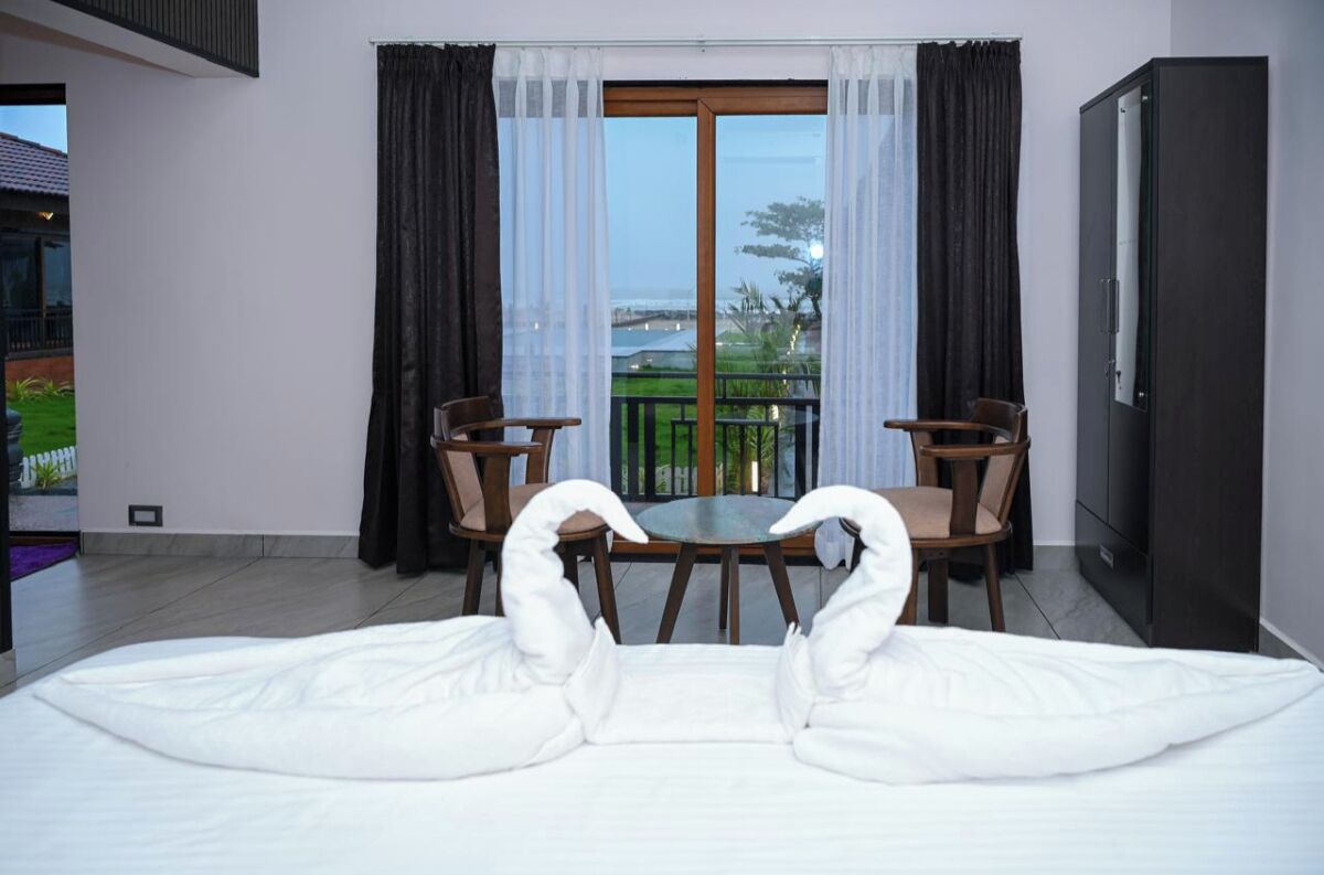 Desk, laptop workspace, free WiFi