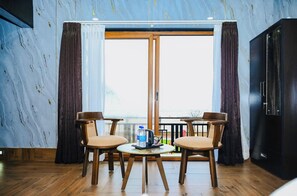 Beach Front Room | Bàn, khu vực làm việc phù hợp cho laptop 