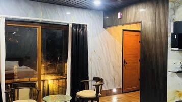 Desk, laptop workspace, free WiFi