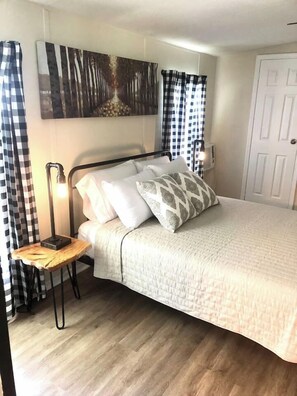 2 bedrooms, iron/ironing board, travel cot, WiFi