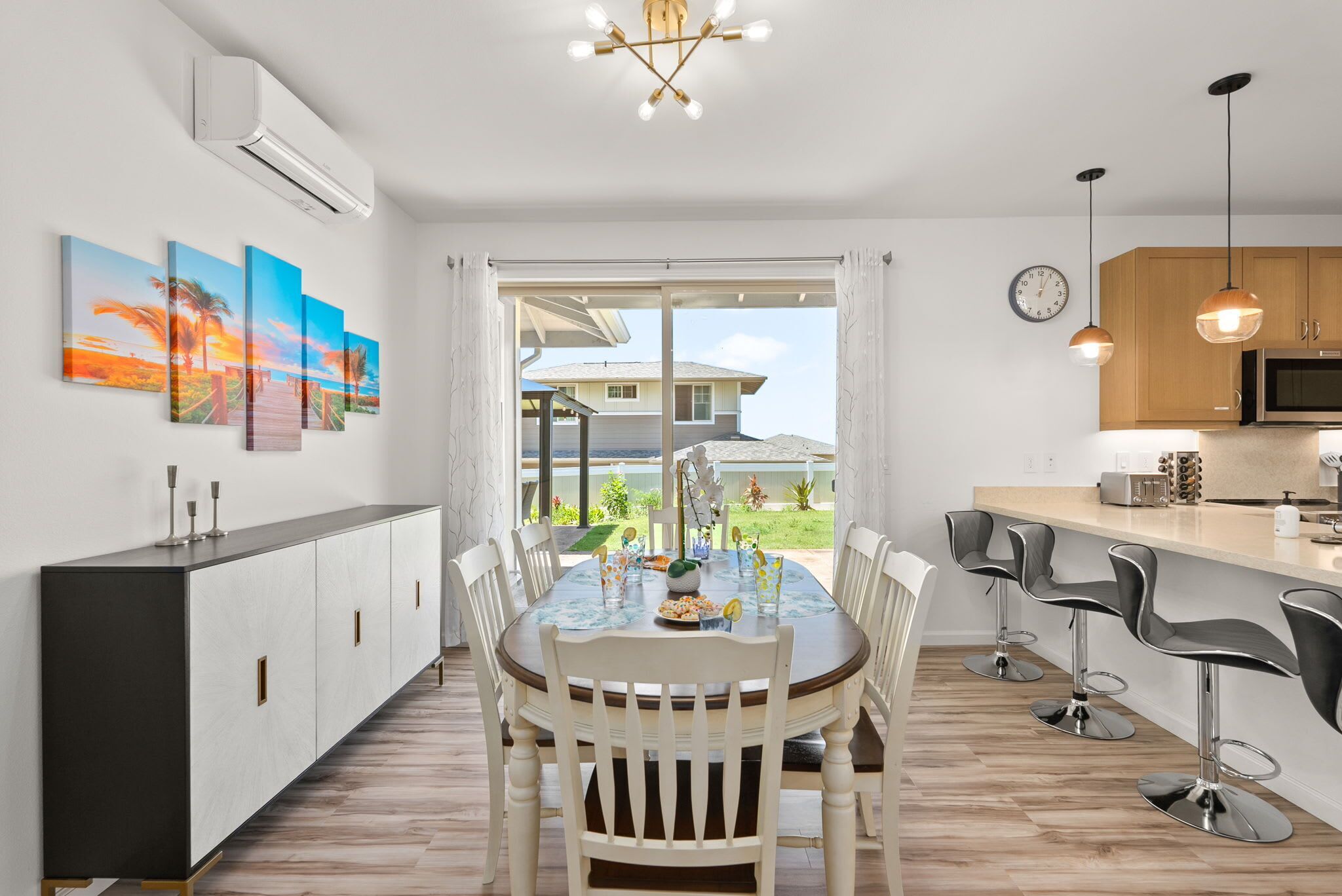 House (3 Bedrooms) | In-room dining