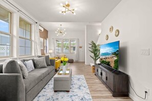 House (3 Bedrooms) | Living room