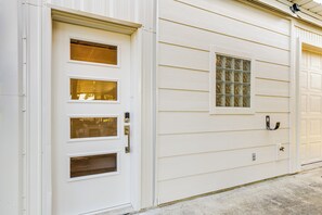 House (3 Bedrooms) | Interior - 2 Mi to Beach + Fishing Pier: Gulf Coast Retreat (Port O Connor)