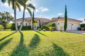 Interior - 3 Mi to Dtwn: Luxe Cape Coral Gem! (Cape Coral)