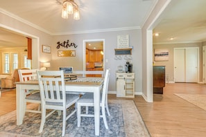 House (3 Bedrooms) | Interior