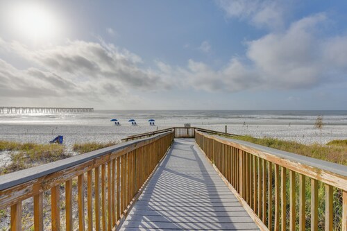 Navarre Condo w/ Beach Access & Ocean Views!